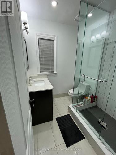 5021 St Clair Avenue, Niagara Falls, ON - Indoor Photo Showing Bathroom