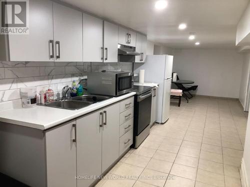 5021 St Clair Avenue, Niagara Falls, ON - Indoor Photo Showing Kitchen With Double Sink