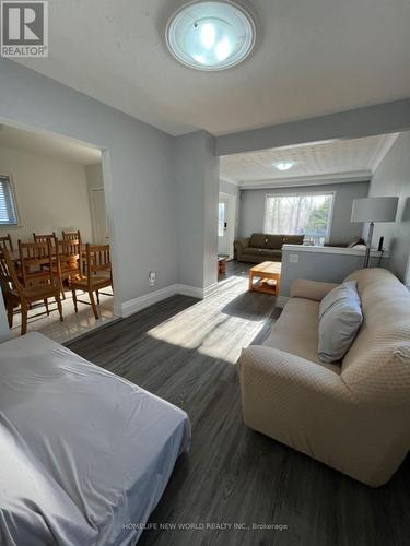 5021 St Clair Avenue, Niagara Falls, ON - Indoor Photo Showing Living Room