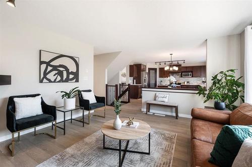 162 Purple Sage Crescent, Winnipeg, MB - Indoor Photo Showing Living Room