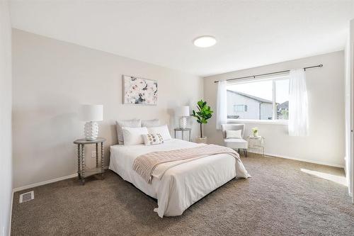 162 Purple Sage Crescent, Winnipeg, MB - Indoor Photo Showing Bedroom