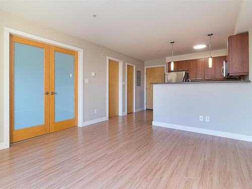 306-356 Gorge Rd East, Victoria, BC - Indoor Photo Showing Kitchen