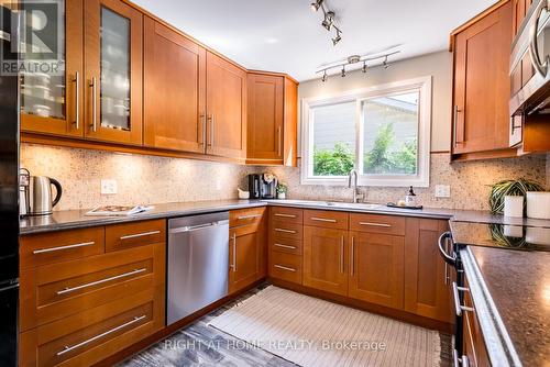 45 Hetherington Drive N, Clarington (Bowmanville), ON - Indoor Photo Showing Kitchen With Upgraded Kitchen