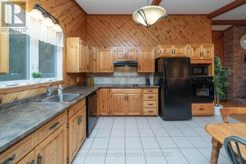 70 Corktown Lane, Merrickville-Wolford, ON - Indoor Photo Showing Kitchen