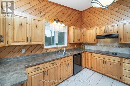 70 Corktown Lane, Merrickville-Wolford, ON - Indoor Photo Showing Kitchen