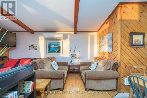 70 Corktown Lane, Merrickville-Wolford, ON - Indoor Photo Showing Living Room