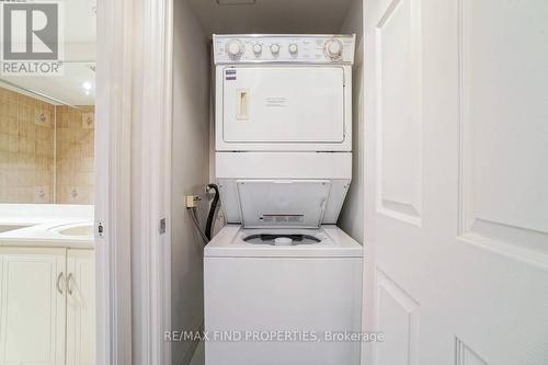 401 - 270 Wellington Street W, Toronto, ON - Indoor Photo Showing Laundry Room