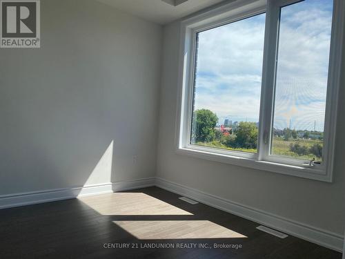 395 Tennant Circle, Vaughan (Vellore Village), ON - Indoor Photo Showing Other Room