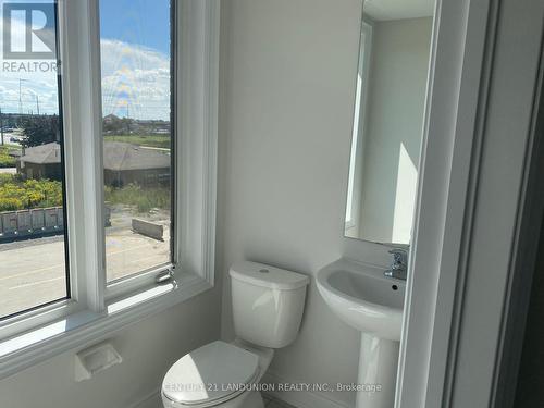 395 Tennant Circle, Vaughan (Vellore Village), ON - Indoor Photo Showing Bathroom