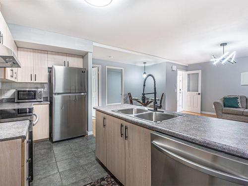 Kitchen - A-1014 Rue Thierry, Montréal (Lasalle), QC - Indoor Photo Showing Kitchen With Double Sink