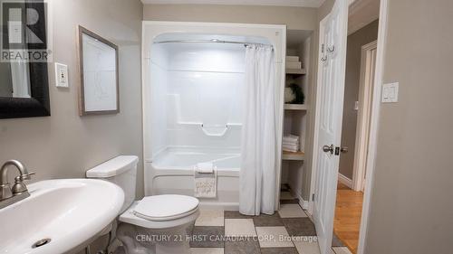 3856 Hamilton Road, Thames Centre (Dorchester), ON - Indoor Photo Showing Bathroom