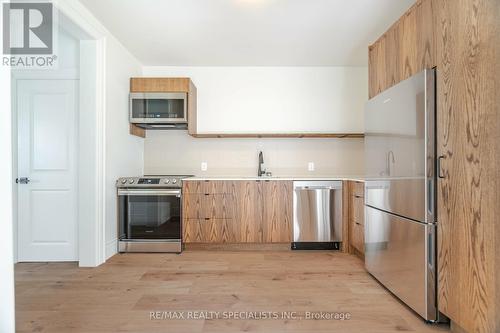 Apt 1 - 519 Elizabeth Street, Burlington, ON - Indoor Photo Showing Kitchen