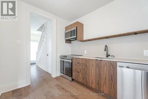 Apt 1 - 519 Elizabeth Street, Burlington, ON - Indoor Photo Showing Kitchen