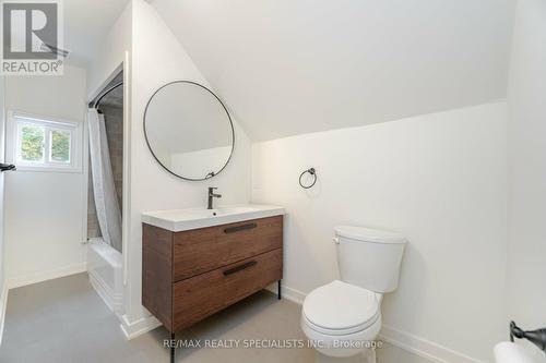 Apt 1 - 519 Elizabeth Street, Burlington, ON - Indoor Photo Showing Bathroom