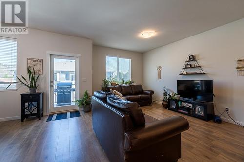 2925 Westsyde Road Unit# 115, Kamloops, BC - Indoor Photo Showing Living Room