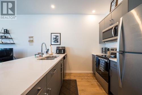 2925 Westsyde Road Unit# 115, Kamloops, BC - Indoor Photo Showing Kitchen With Double Sink With Upgraded Kitchen