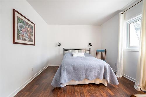 60 Inverness Avenue W, Hamilton, ON - Indoor Photo Showing Bedroom