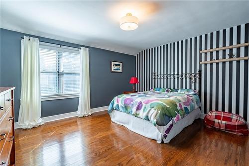 60 Inverness Avenue W, Hamilton, ON - Indoor Photo Showing Bedroom