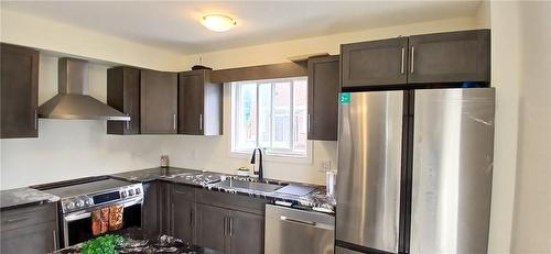 4256 Shuttleworth Drive, Niagara Falls, ON - Indoor Photo Showing Kitchen With Upgraded Kitchen