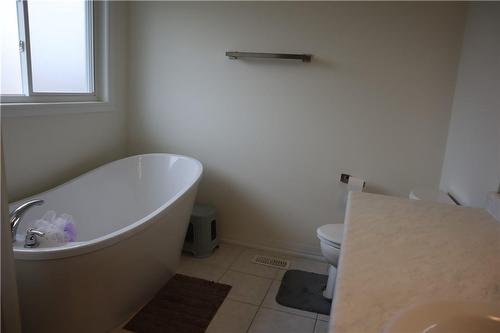 4256 Shuttleworth Drive, Niagara Falls, ON - Indoor Photo Showing Bathroom