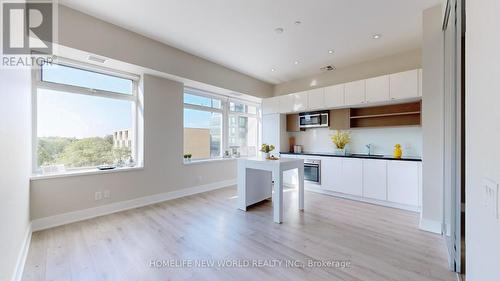 622 - 111 St Clair Avenue W, Toronto (Yonge-St. Clair), ON - Indoor Photo Showing Kitchen