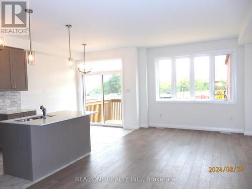 15 Cherry Blossom Heights, Hamilton (Sheldon), ON - Indoor Photo Showing Kitchen