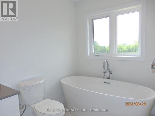 15 Cherry Blossom Heights, Hamilton (Sheldon), ON - Indoor Photo Showing Bathroom