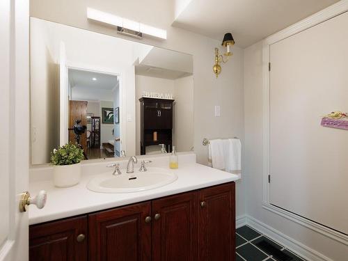 Salle d'eau - 61 Av. Cedar, Pointe-Claire, QC - Indoor Photo Showing Bathroom