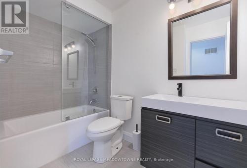 5226 Bushelgrove Circle, Mississauga, ON - Indoor Photo Showing Bathroom