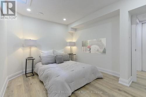 5226 Bushelgrove Circle, Mississauga, ON - Indoor Photo Showing Bedroom