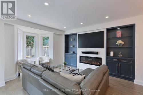 5226 Bushelgrove Circle, Mississauga (Central Erin Mills), ON - Indoor Photo Showing Living Room With Fireplace