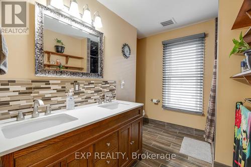 616 Hamilton Road, London, ON - Indoor Photo Showing Bathroom