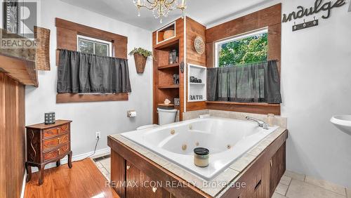 258 Anna Street S, North Middlesex (Parkhill), ON - Indoor Photo Showing Bathroom