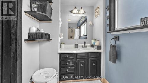 258 Anna Street S, North Middlesex (Parkhill), ON - Indoor Photo Showing Bathroom