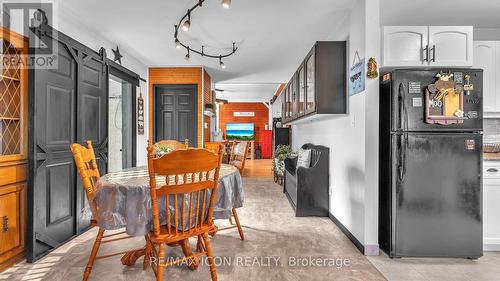 258 Anna Street S, North Middlesex (Parkhill), ON - Indoor Photo Showing Dining Room