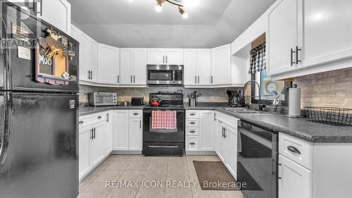 258 Anna Street S, North Middlesex (Parkhill), ON - Indoor Photo Showing Kitchen With Double Sink