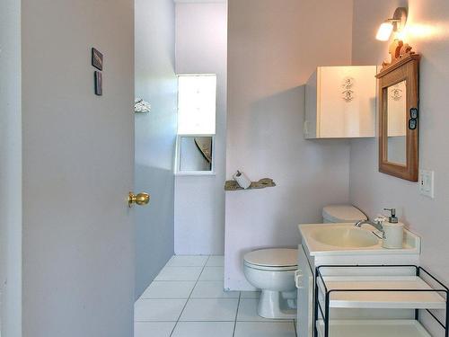 Salle de bains - 2147 Ch. Du Lac-Quenouille, Val-Des-Lacs, QC - Indoor Photo Showing Laundry Room