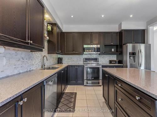 160 Shephard Ave, New Tecumseth, ON - Indoor Photo Showing Kitchen With Double Sink With Upgraded Kitchen