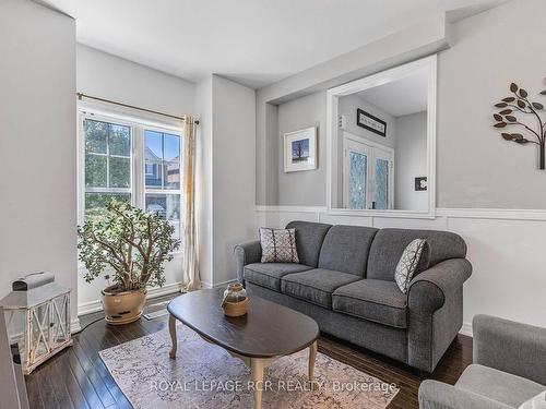 160 Shephard Ave, New Tecumseth, ON - Indoor Photo Showing Living Room