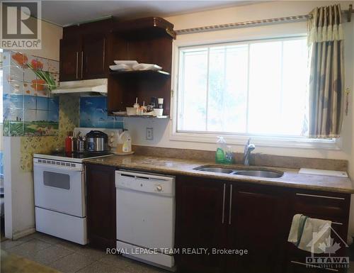 738 Manitou Drive, Ottawa, ON - Indoor Photo Showing Kitchen With Double Sink