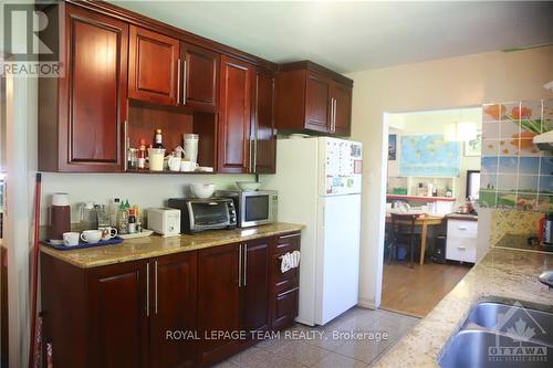 738 Manitou Drive, Ottawa, ON - Indoor Photo Showing Kitchen With Double Sink