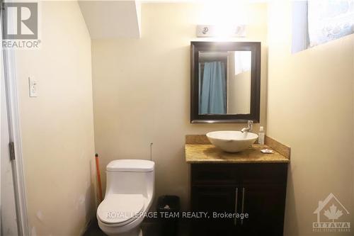 738 Manitou Drive, Ottawa, ON - Indoor Photo Showing Bathroom