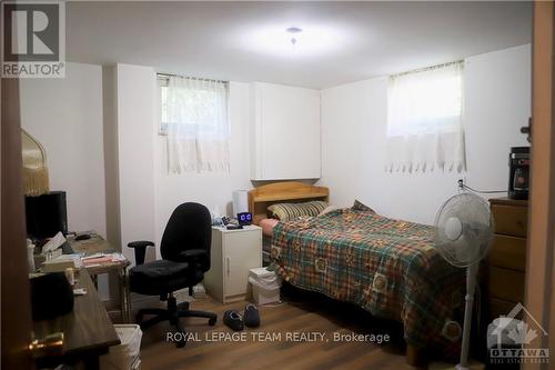 738 Manitou Drive, Ottawa, ON - Indoor Photo Showing Bedroom