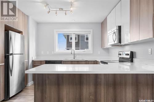 305 315 Kloppenburg Link, Saskatoon, SK - Indoor Photo Showing Kitchen With Upgraded Kitchen