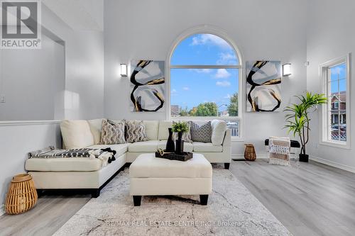 513 Britannia Avenue, Oshawa, ON - Indoor Photo Showing Living Room