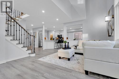 513 Britannia Avenue, Oshawa, ON - Indoor Photo Showing Living Room