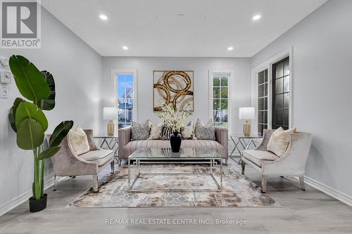 513 Britannia Avenue, Oshawa, ON - Indoor Photo Showing Living Room