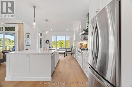 135 Foxborough Place, Thames Centre (Thorndale), ON - Indoor Photo Showing Kitchen With Stainless Steel Kitchen With Upgraded Kitchen