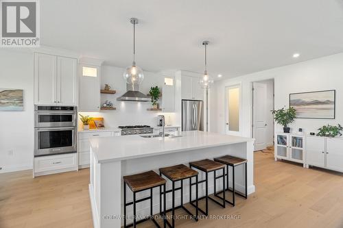 135 Foxborough Place, Thames Centre (Thorndale), ON - Indoor Photo Showing Kitchen With Upgraded Kitchen