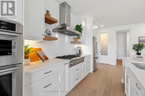 135 Foxborough Place, Thames Centre (Thorndale), ON - Indoor Photo Showing Kitchen With Upgraded Kitchen